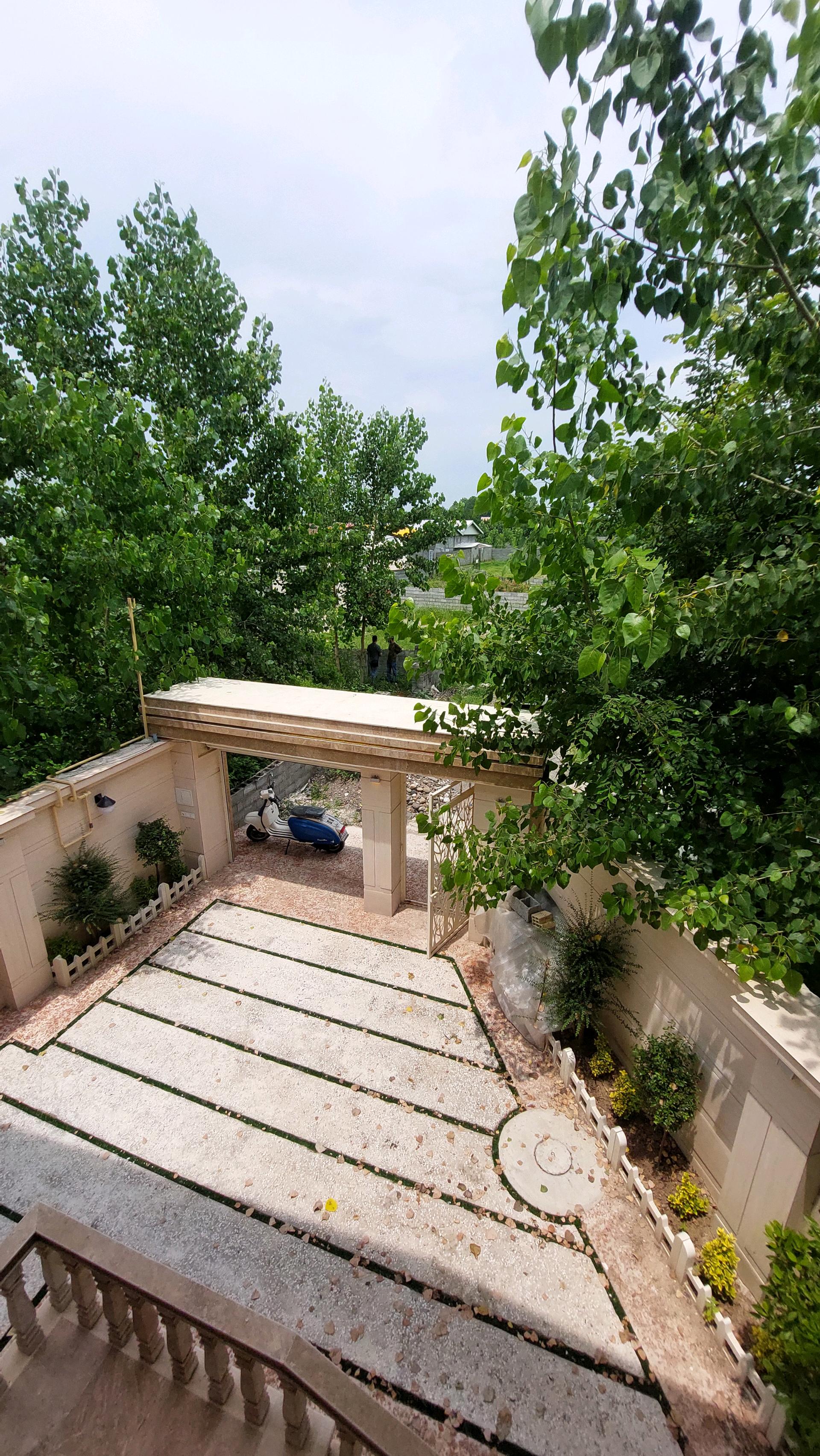 تصویر یک ویلای دوبلکس در لوکیشن شهری