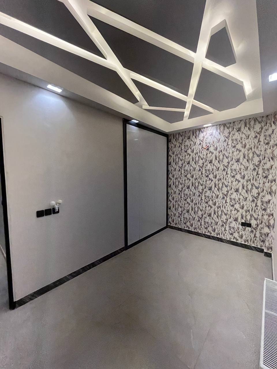 یک ویلای نوساز در مرکز شهر خشکبیجار