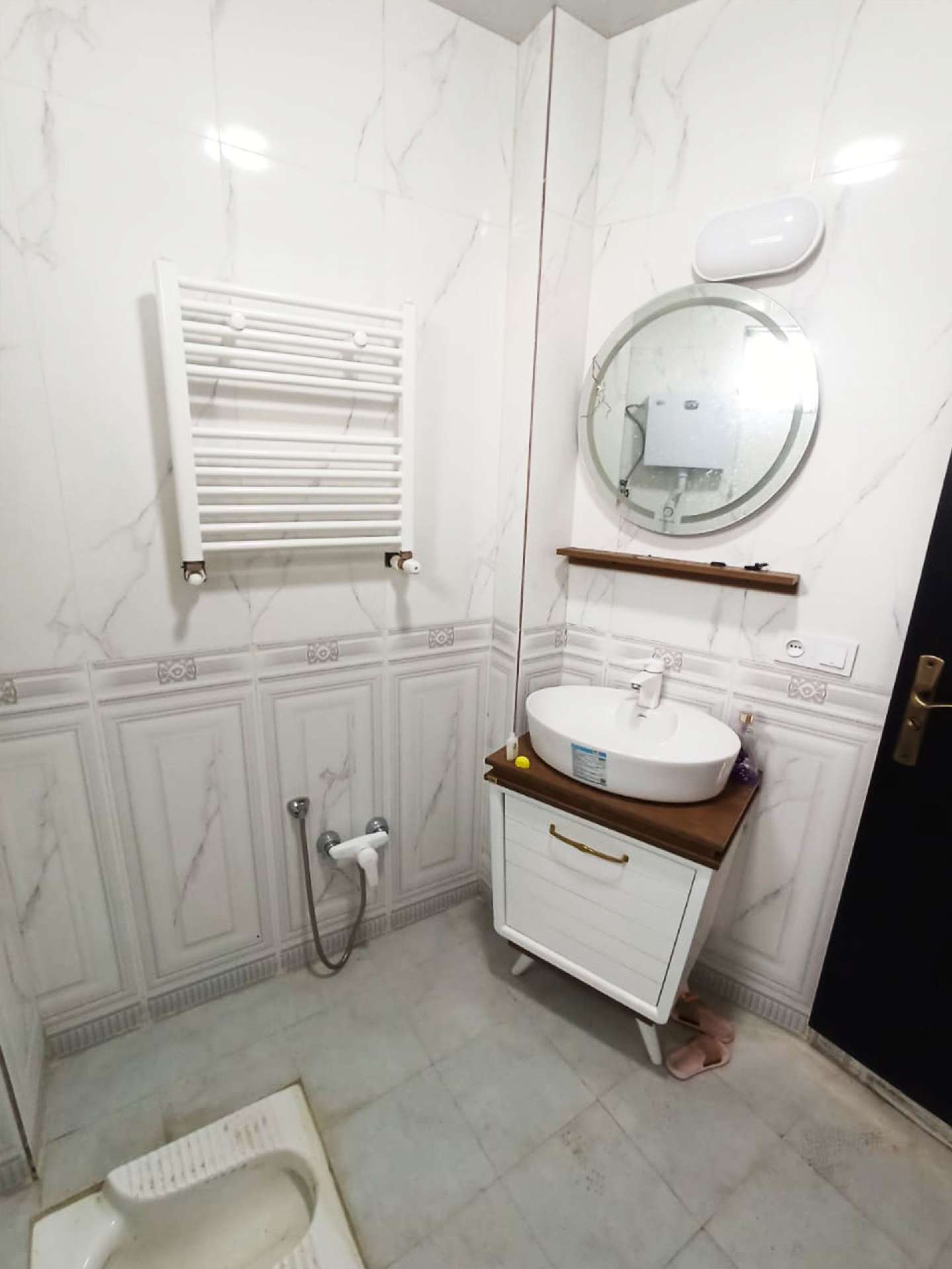 تصویر یه ویلای فلت در موقعیت روستایی با محوطه بزرگ