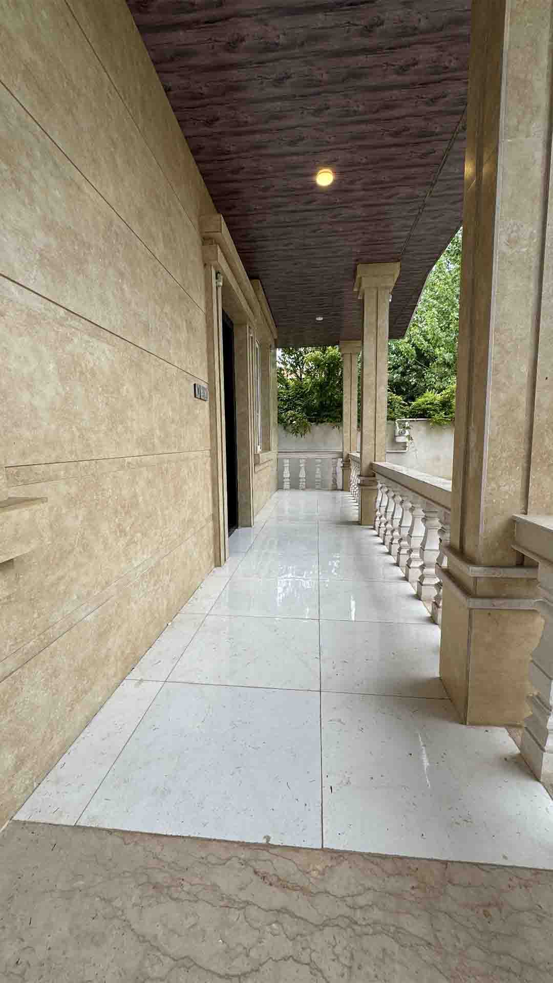 تصویر ویلا نوساز در دل طبیعت جنگلی