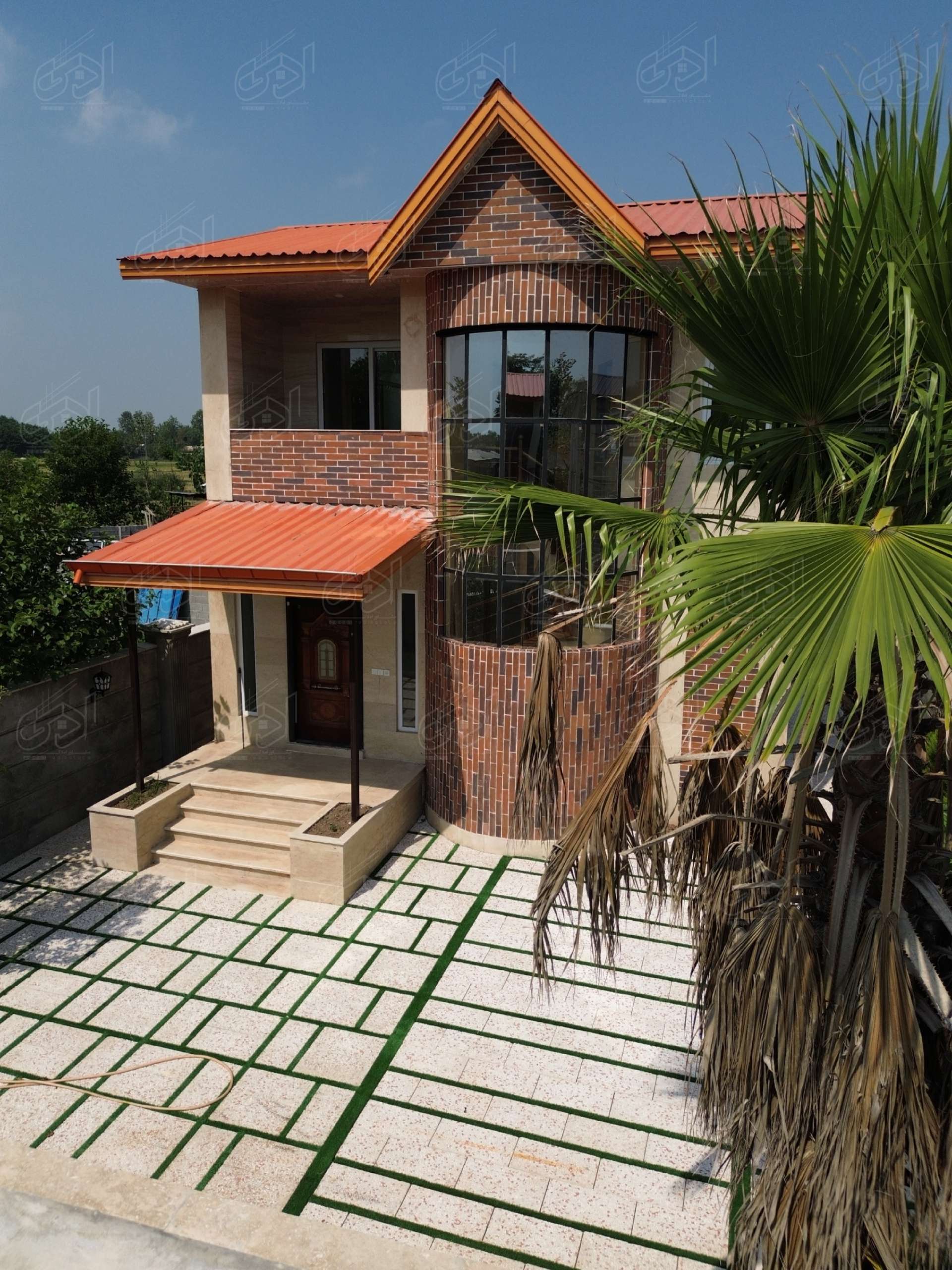 تصویر یه ویلای فلت در موقعیت روستایی با محوطه بزرگ