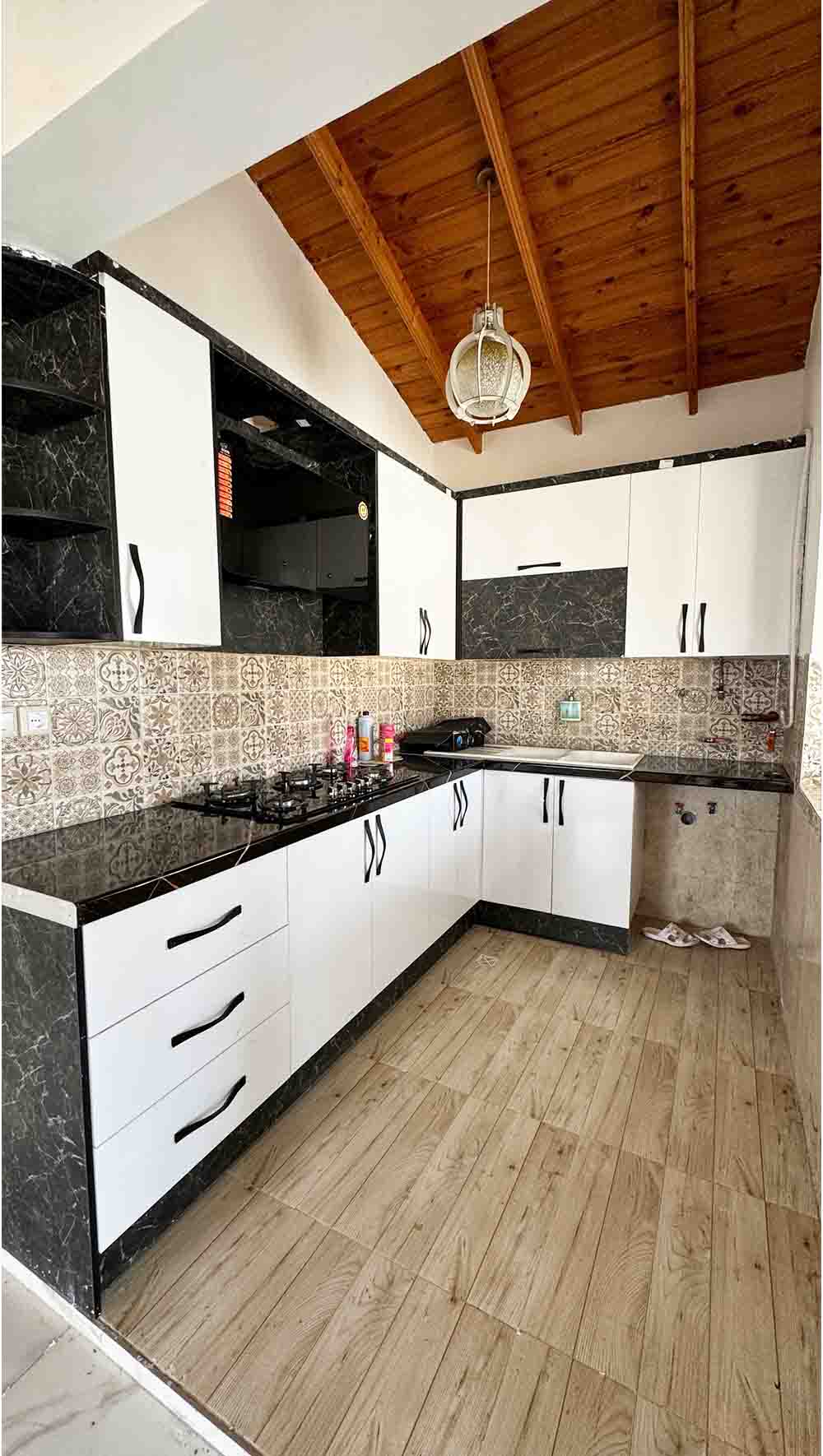 یک ویلای نوساز در دل طبیعت و نزدیک دریا