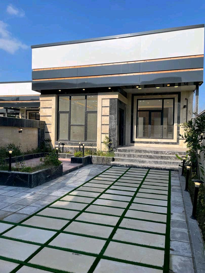 تصویر یه ویلای فلت در موقعیت شهری با محوطه بزرگ