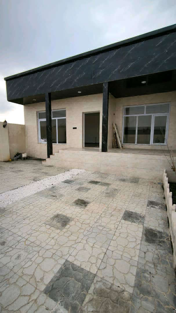 تصویر یه ویلای فلت در موقعیت روستایی با محوطه بزرگ