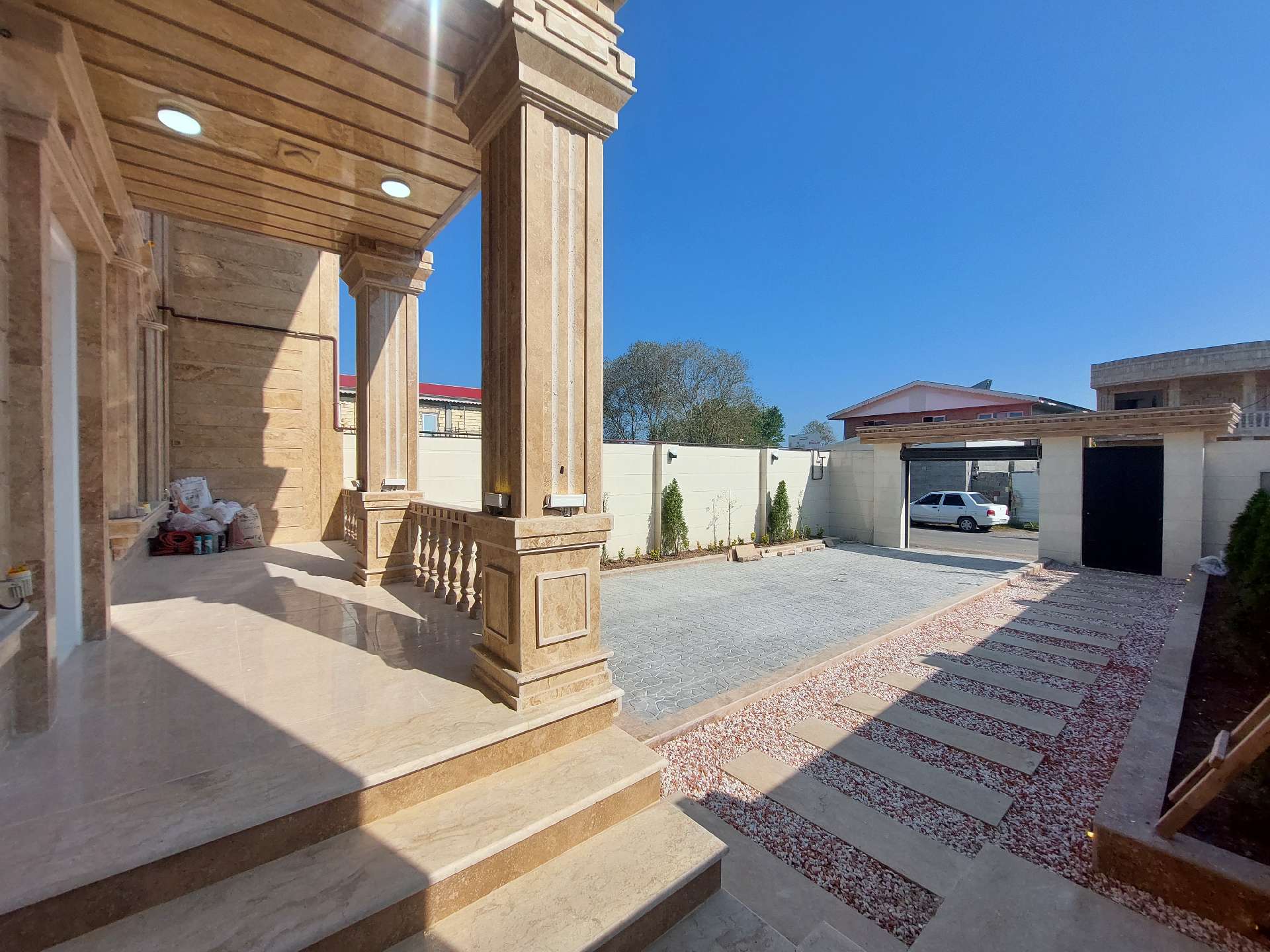 تصویر یک ویلا دوبلکس نوساز