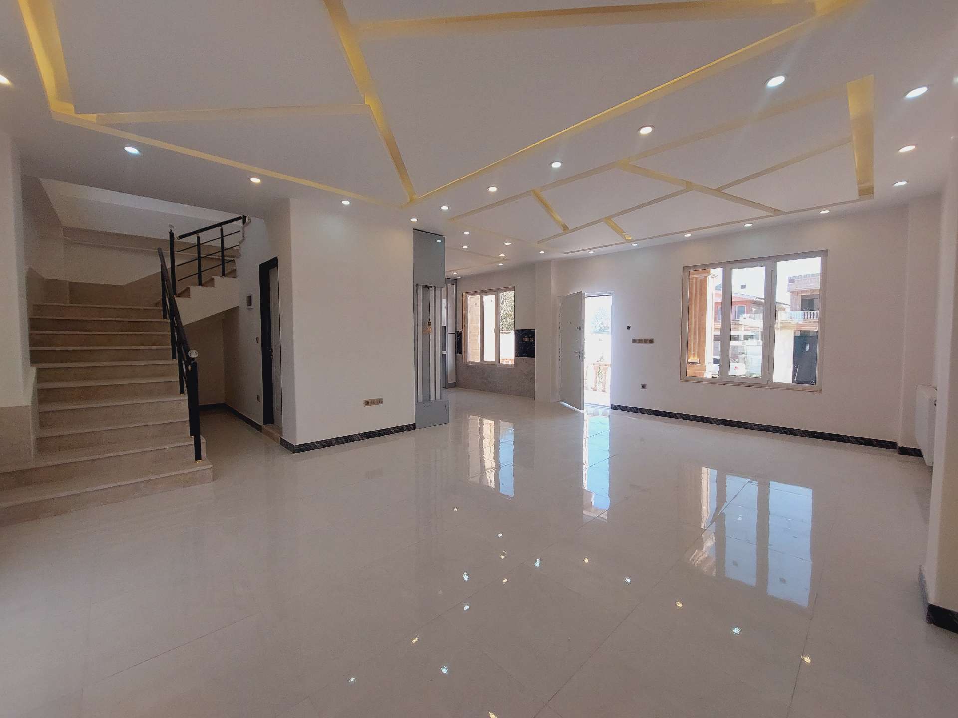 تصویر یک ویلا دوبلکس نوساز