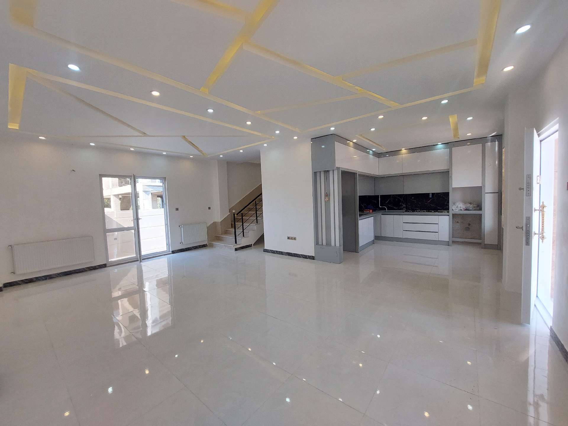 تصویر یک ویلا دوبلکس نوساز