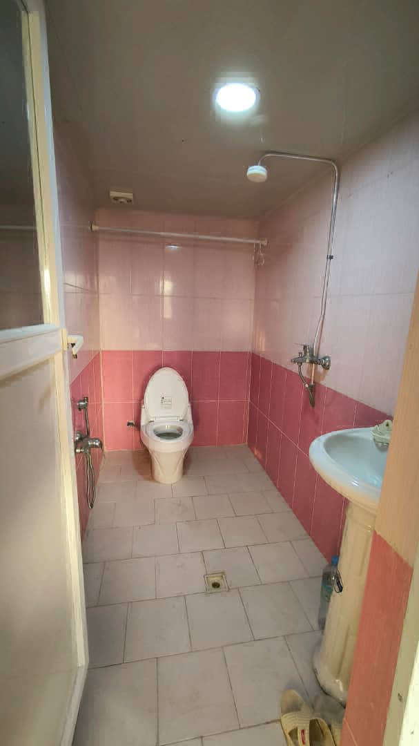 تصویر یه ویلای فلت در موقعیت روستایی با محوطه بزرگ