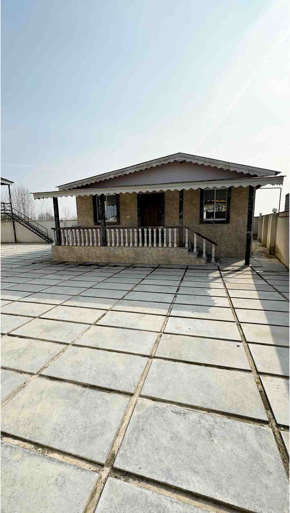 یک ویلای نوساز در دل طبیعت و نزدیک دریا