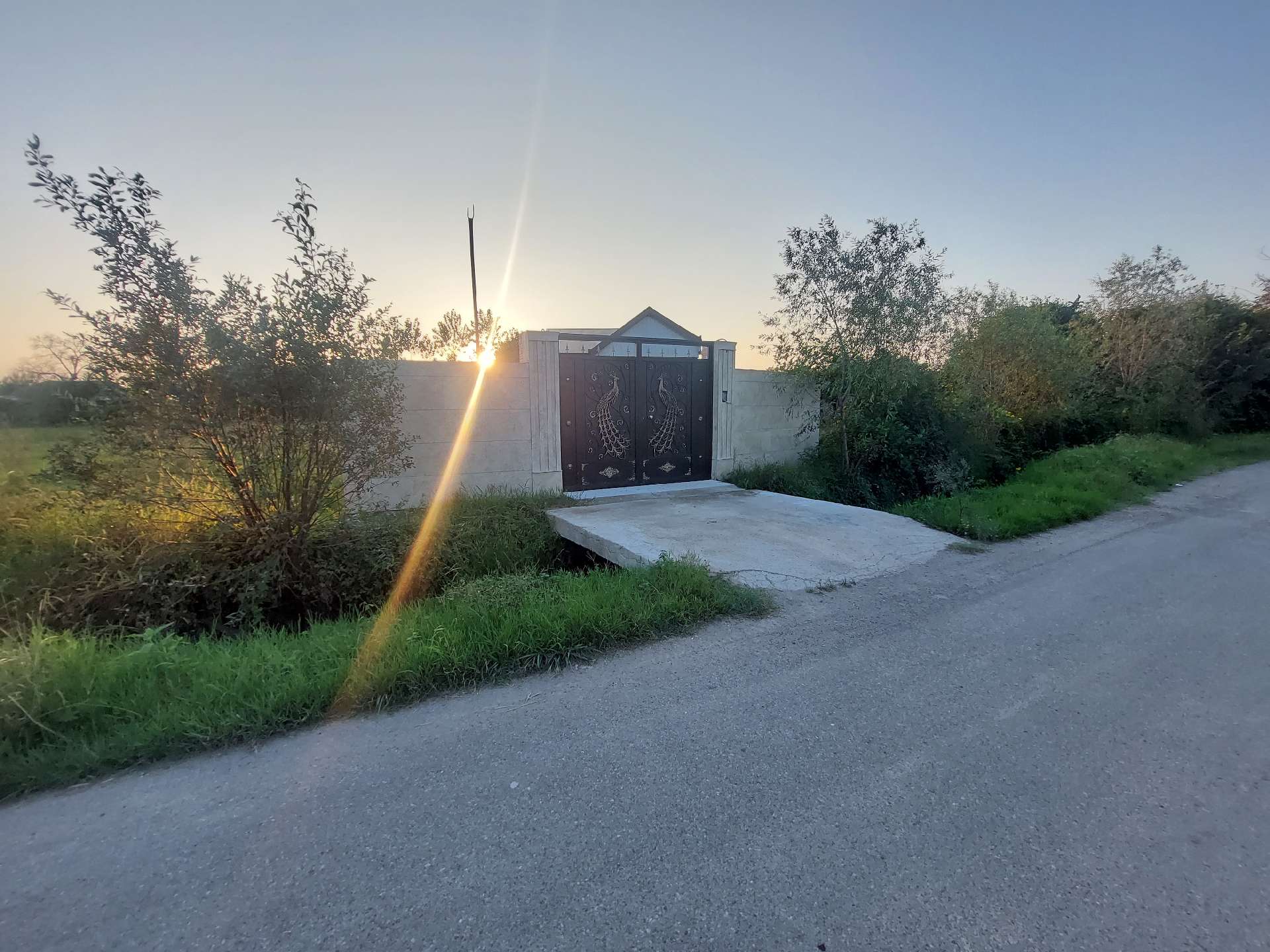 تصویر ویلا نوساز نماسنگ محوطه سازی شده در خشکبیجار