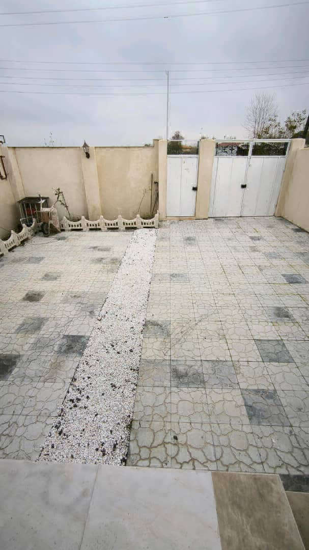 تصویر یه ویلای فلت در موقعیت روستایی با محوطه بزرگ