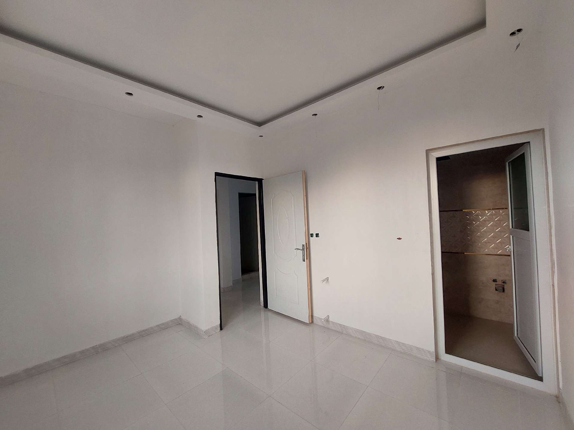 تصویر ویلا نوساز نماسنگ محوطه سازی شده در خشکبیجار