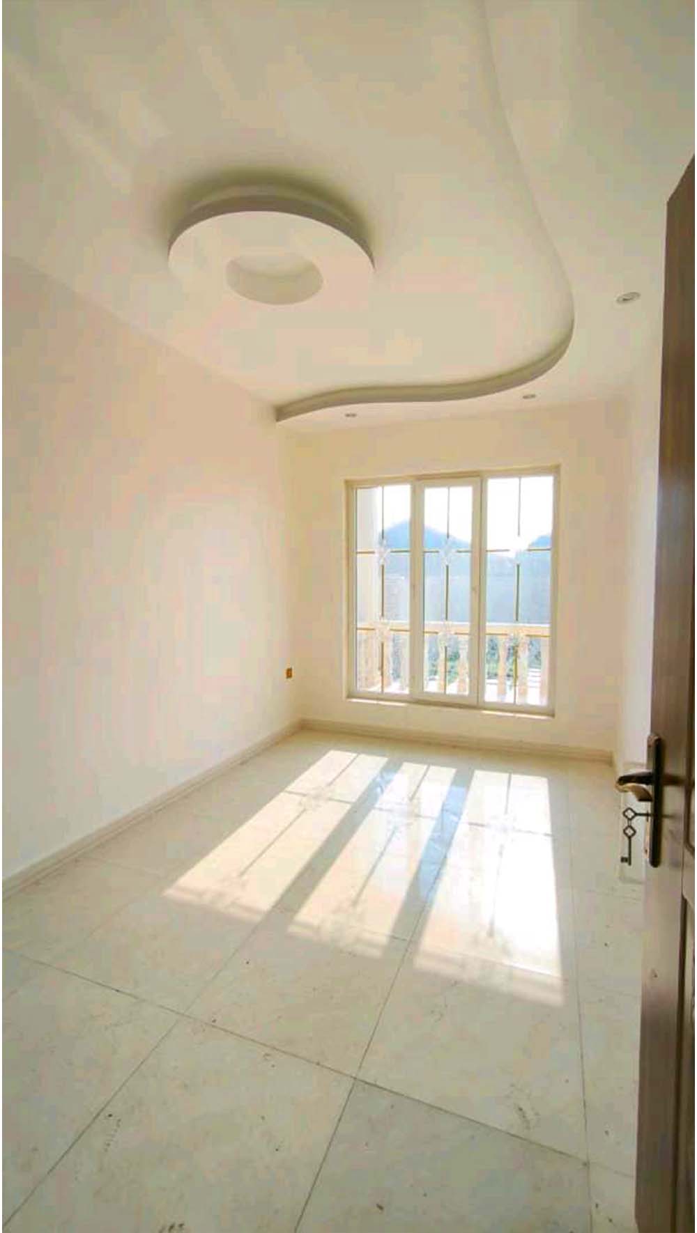 تصویر یه ویلای فلت در موقعیت روستایی با محوطه بزرگ