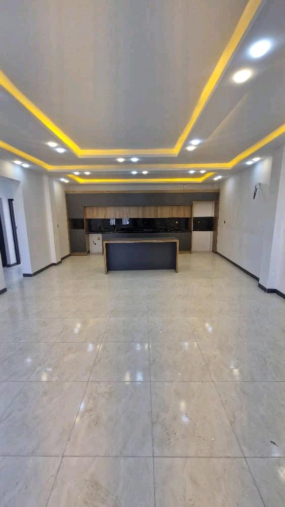 تصویر یه ویلای فلت در موقعیت شهری با محوطه بزرگ