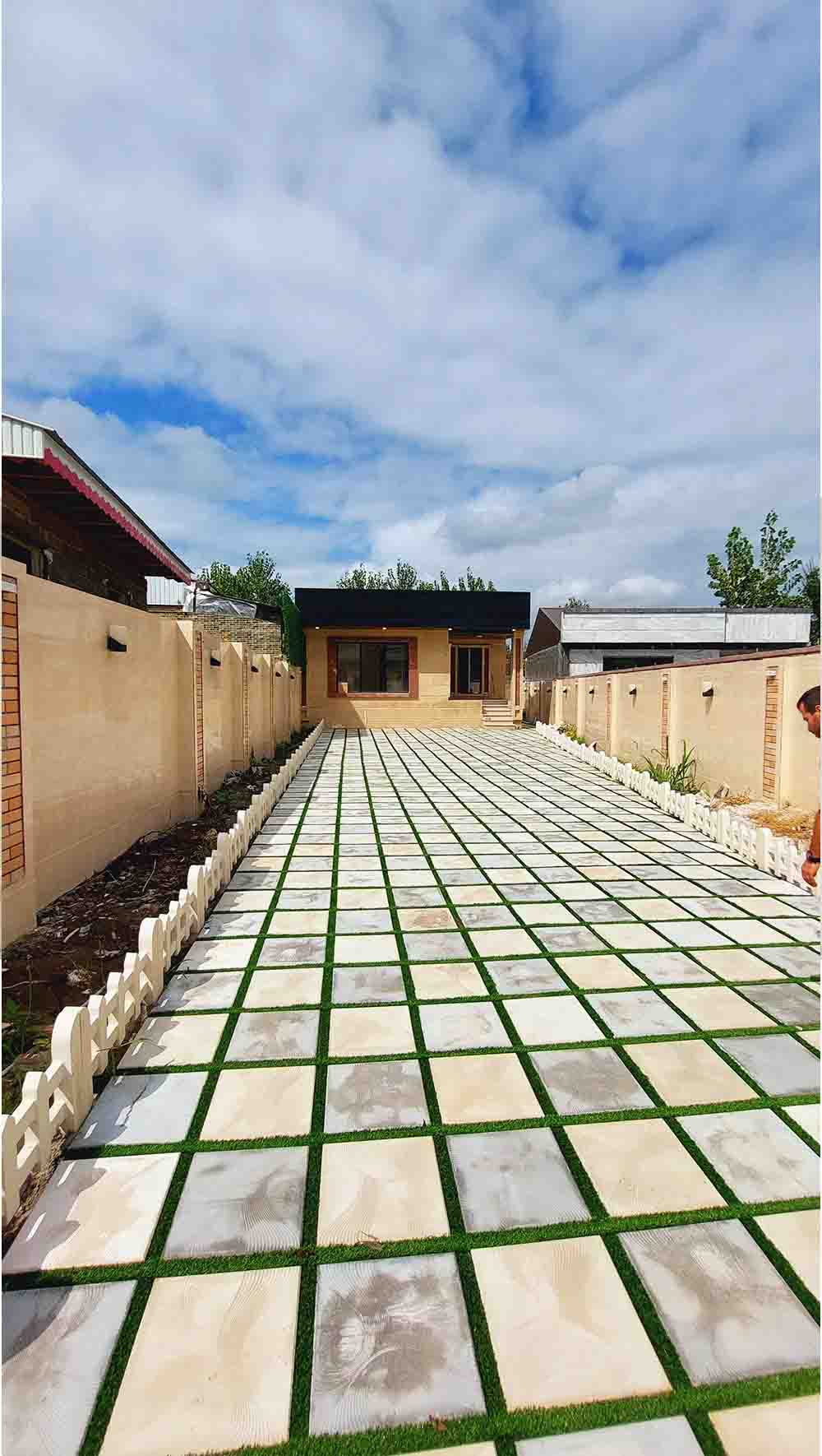 یک ویلای نوساز در مرکز شهر خشکبیجار