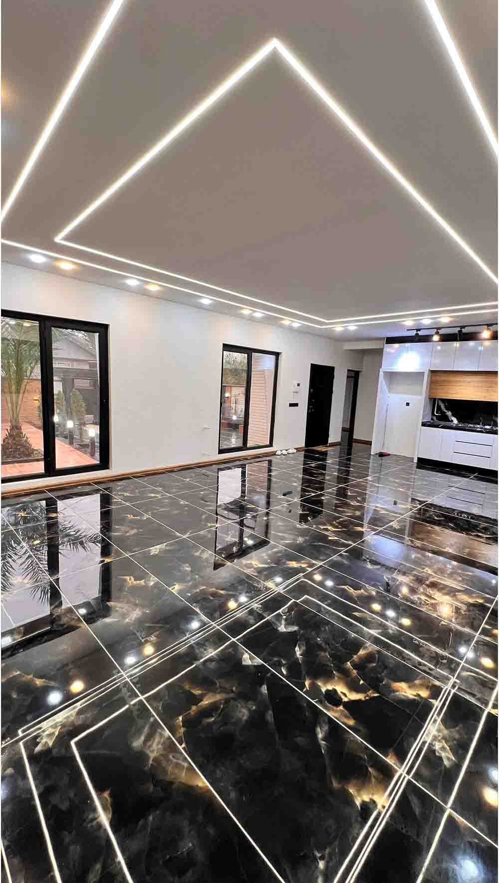 تصویر یک ویلای نما مدرن و محوطه سازی شده با موزاییک و چمن مصنوعی