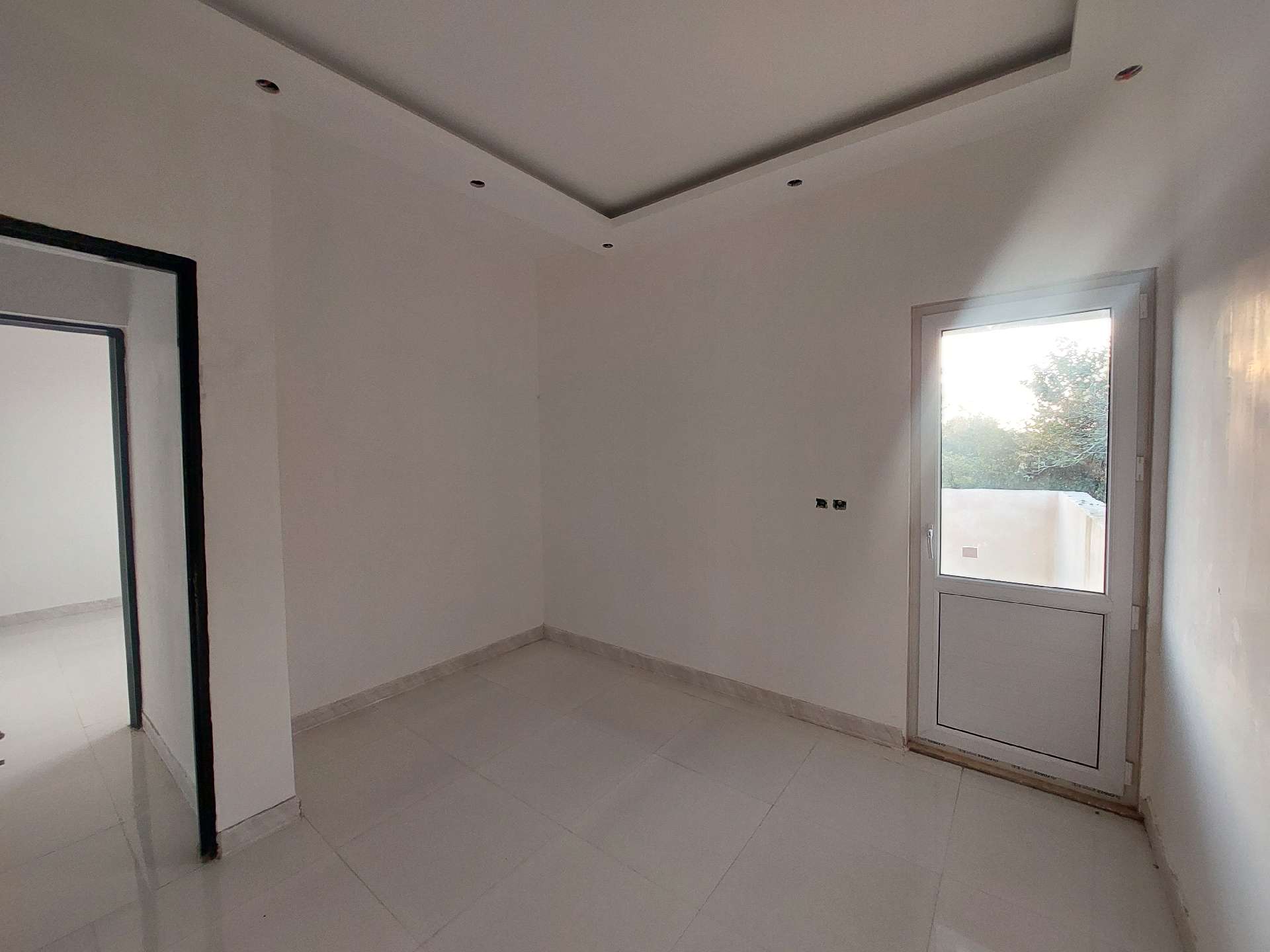 تصویر ویلا نوساز نماسنگ محوطه سازی شده در خشکبیجار