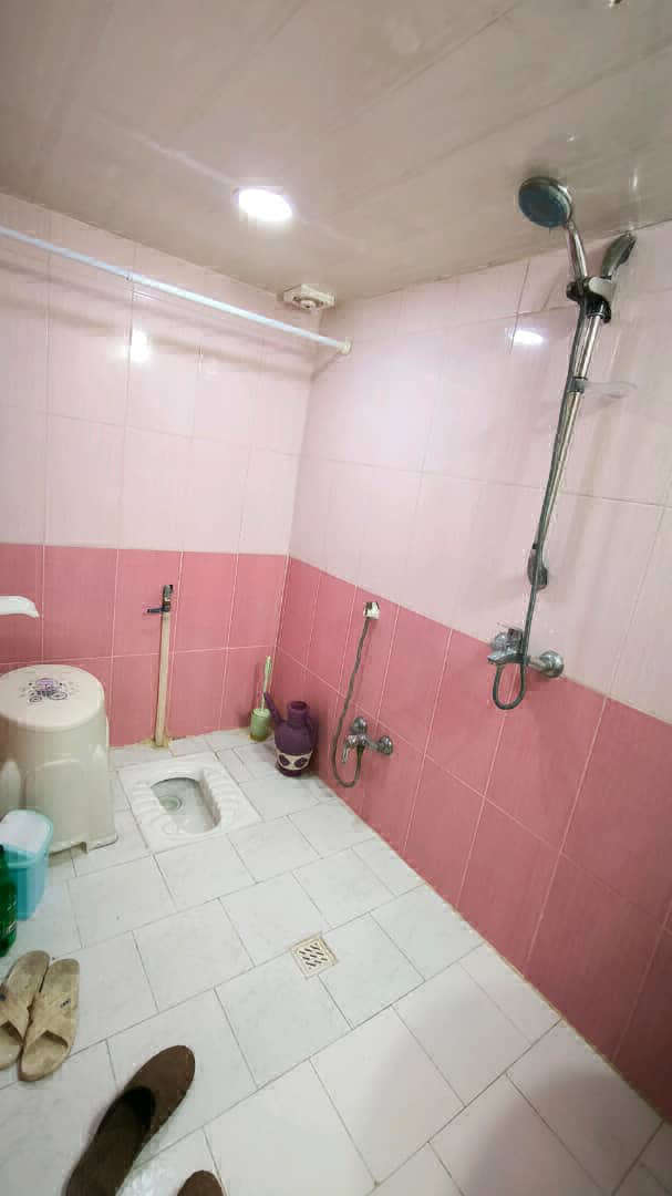 تصویر یه ویلای فلت در موقعیت روستایی با محوطه بزرگ