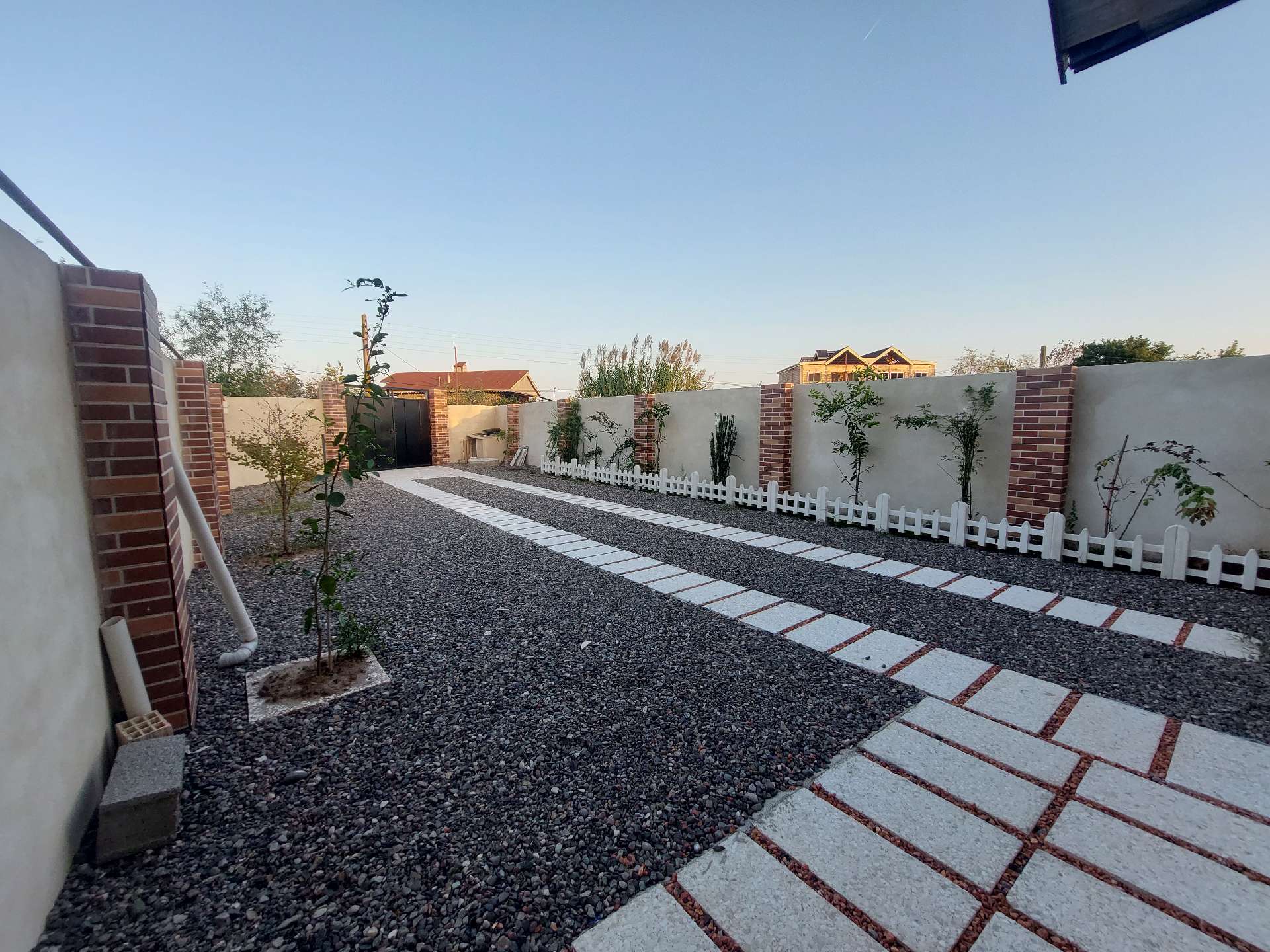 تصویر ویلا نوساز نماسنگ محوطه سازی شده در خشکبیجار