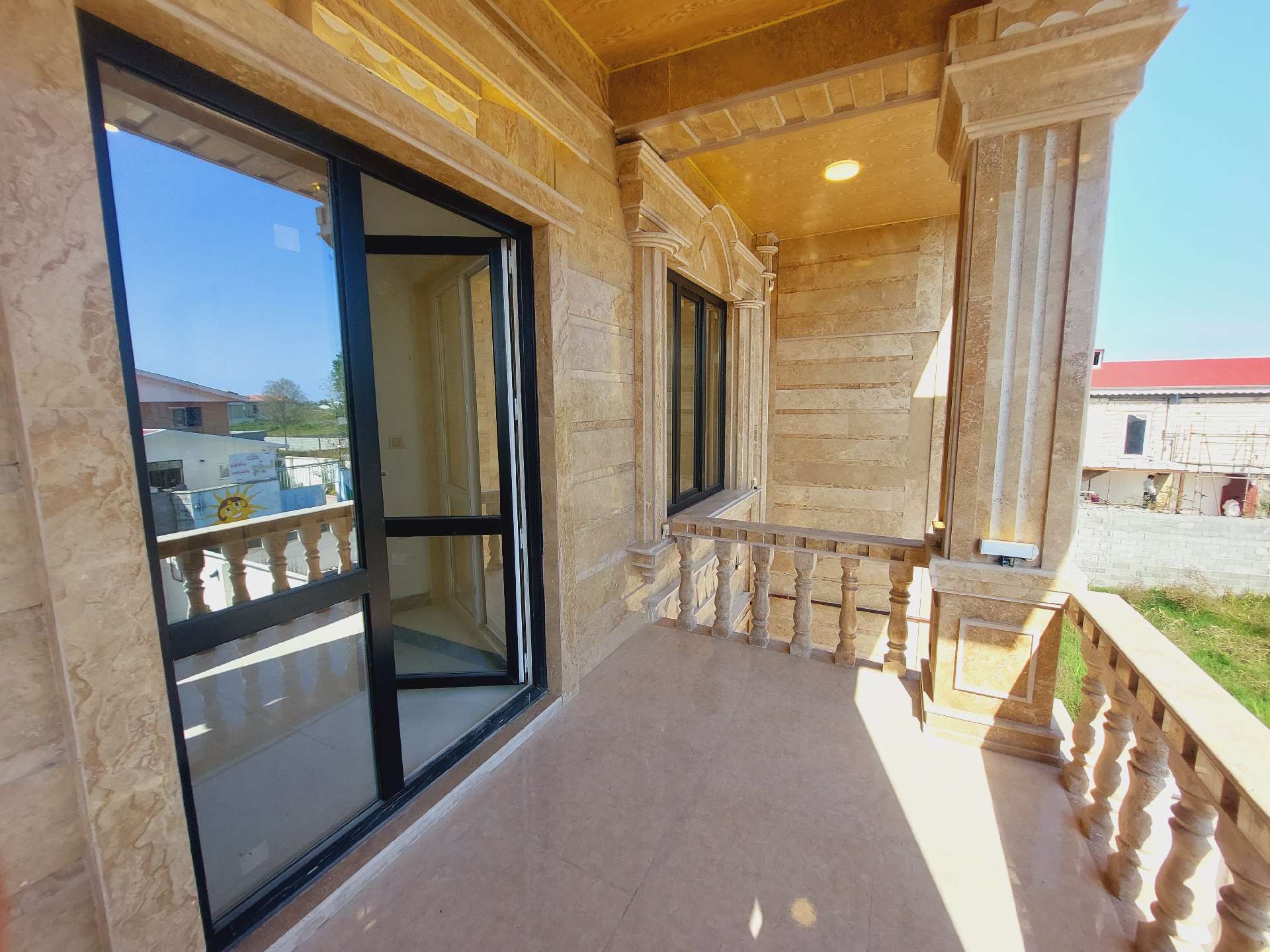 تصویر یک ویلا دوبلکس نوساز