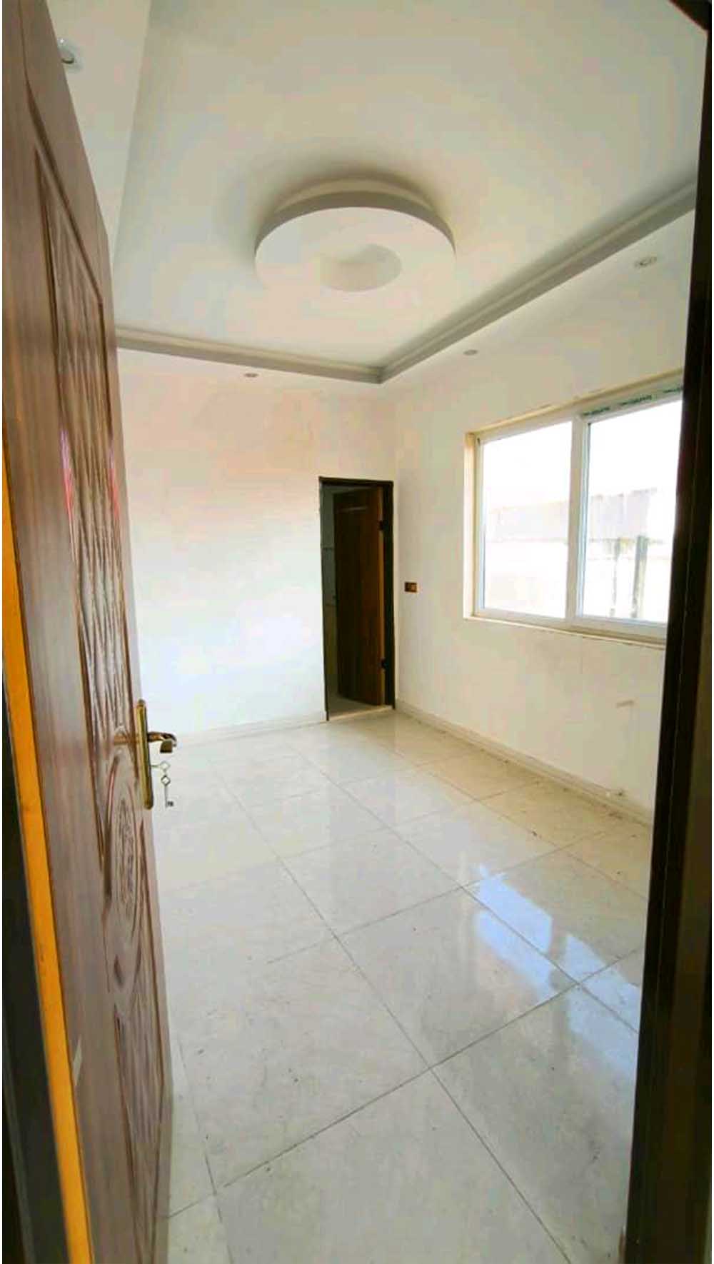 تصویر یه ویلای فلت در موقعیت روستایی با محوطه بزرگ