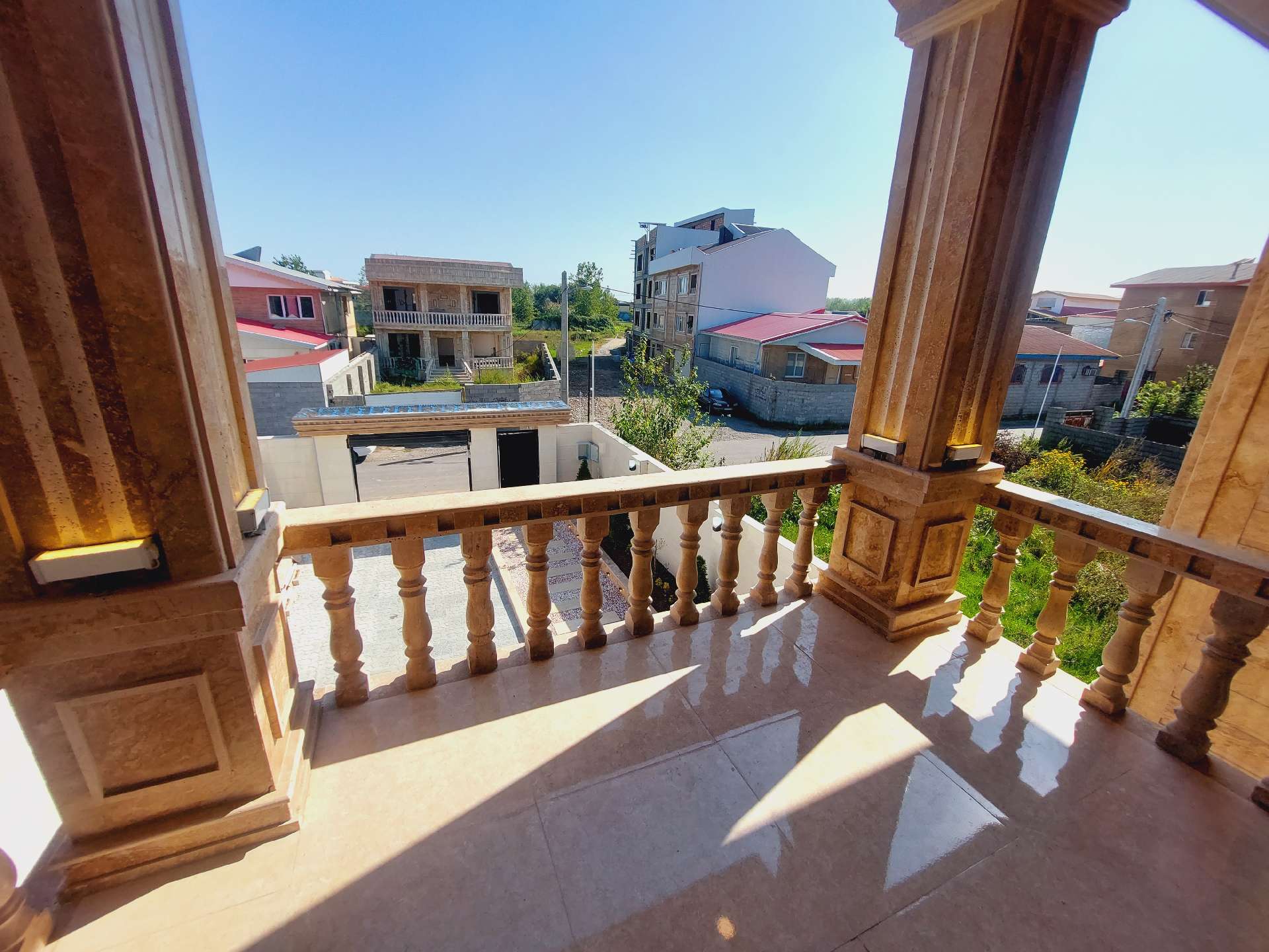 تصویر یک ویلا دوبلکس نوساز