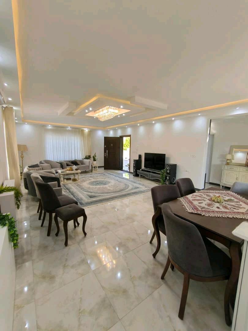 یک ویلای نوساز در مرکز شهر خشکبیجار