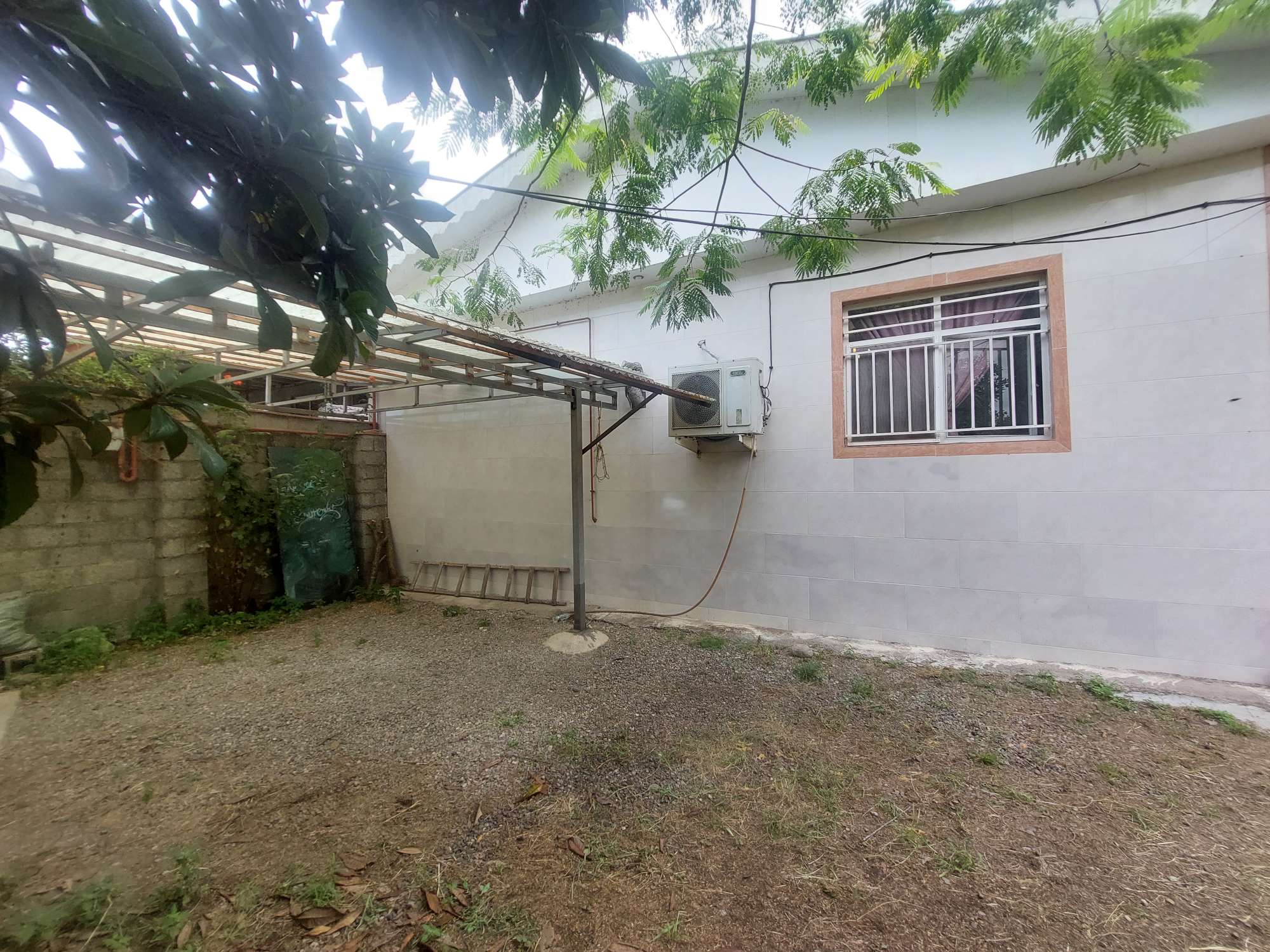 تصویر ویلا نوساز مرکز شهر خشکبیجار