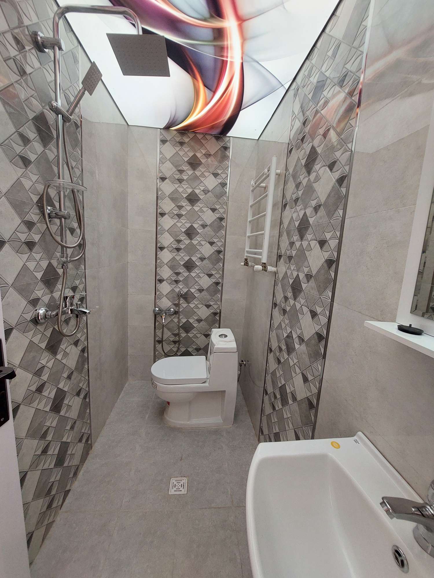 تویرویلای نمامدرن محوطه سازی شده